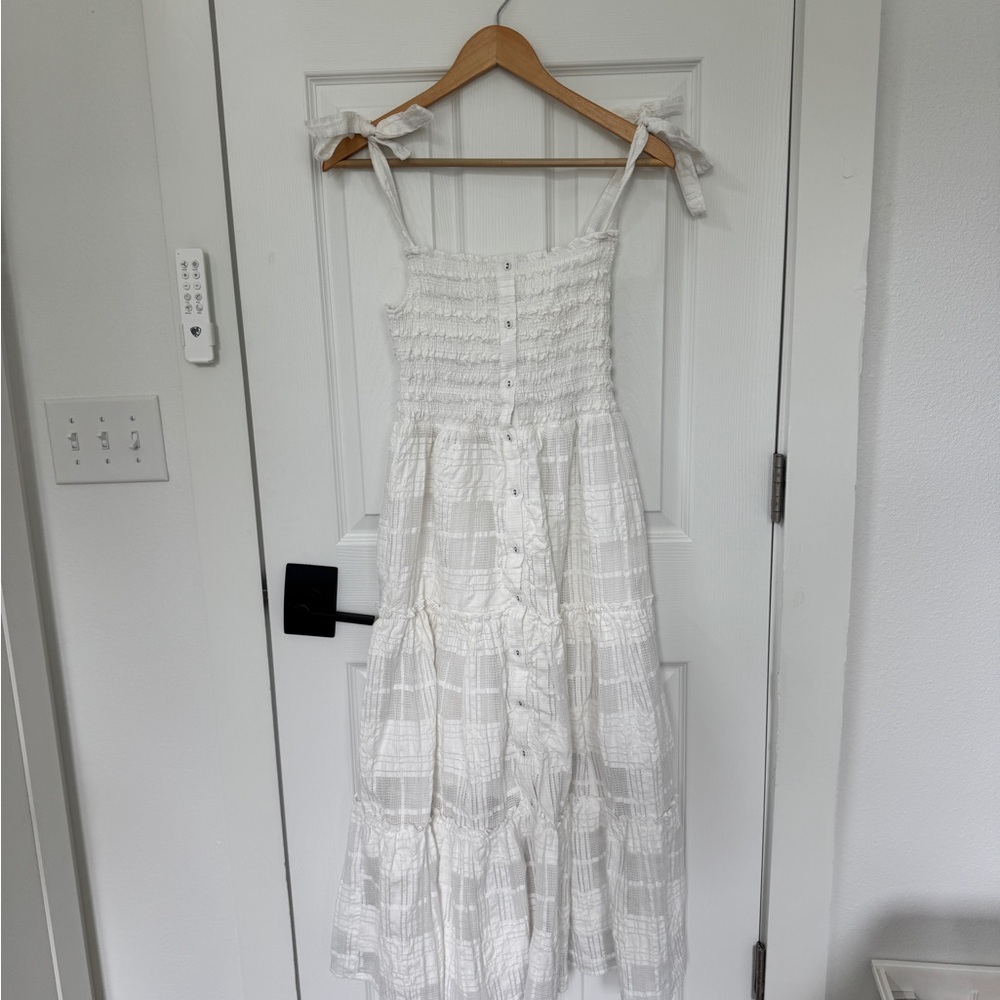 Astr White Textured Sleeveless Top